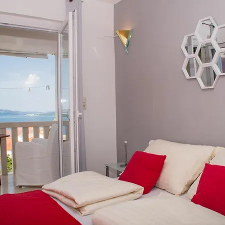 103 * トロギール